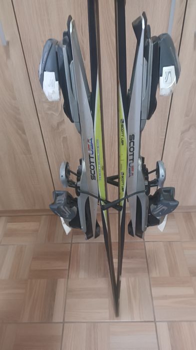Skiuri/ schiuri Scott