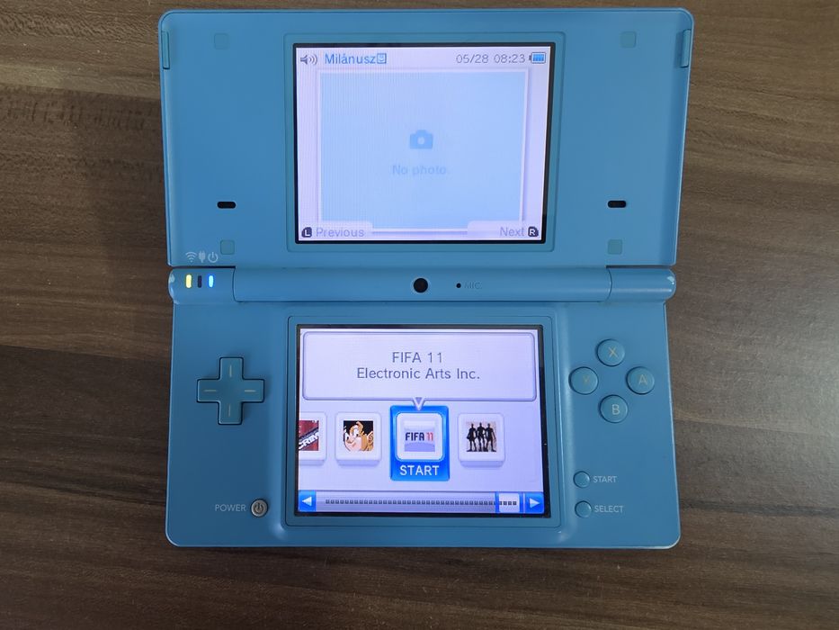 Nintendo DSI - modat cu 100+ jocuri