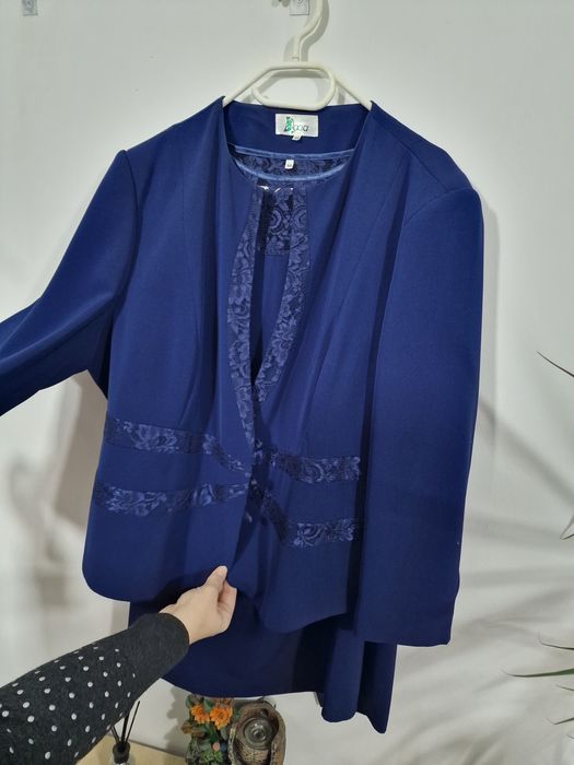 Costum de femei elegant