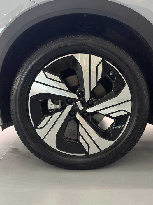 Geely EX 5 EV 490 km nalichida 5 yil garantya bilan