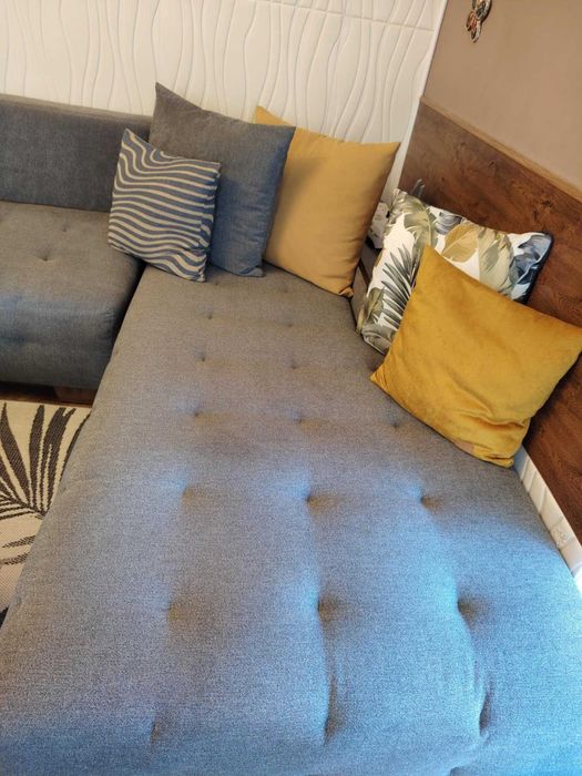 Продавам  ъглов диван изключително запазен 300/210 см.