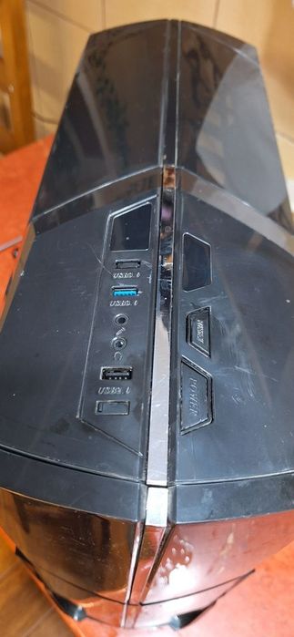 Sursa Segotep cu carcasa Thermaltake