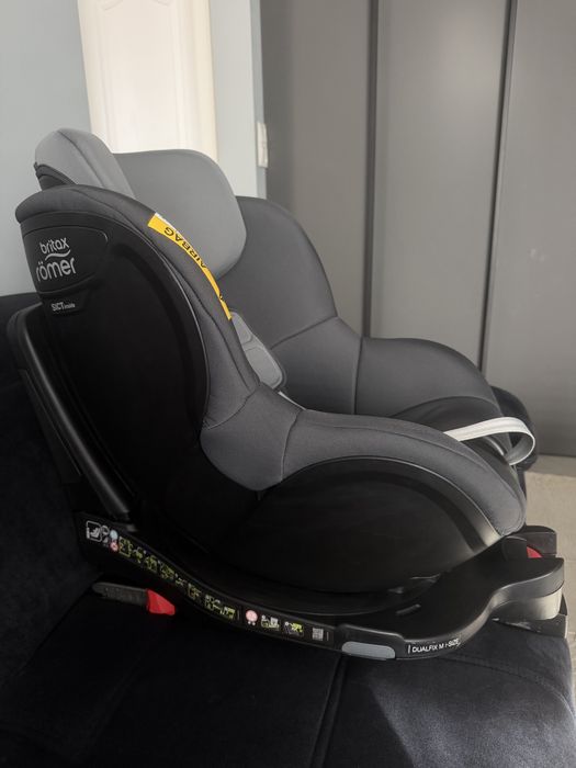 Столче за кола Britax Romer Dualfix M i-size 61-105 см