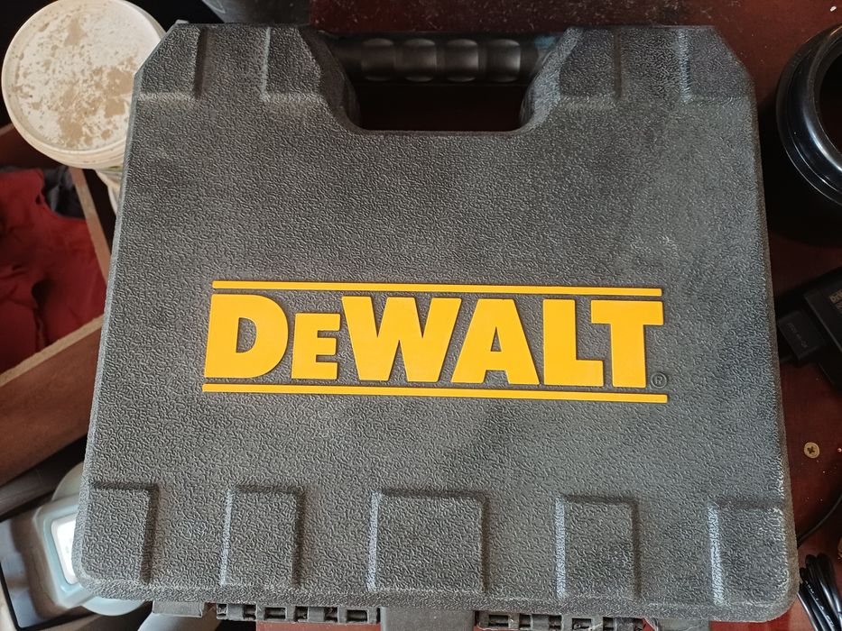 Продам шуруповерт dewalt