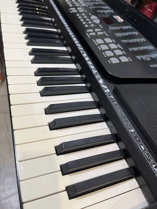 Продам Синтезатор