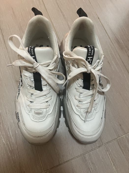 Оригинални сникърси John Richmond