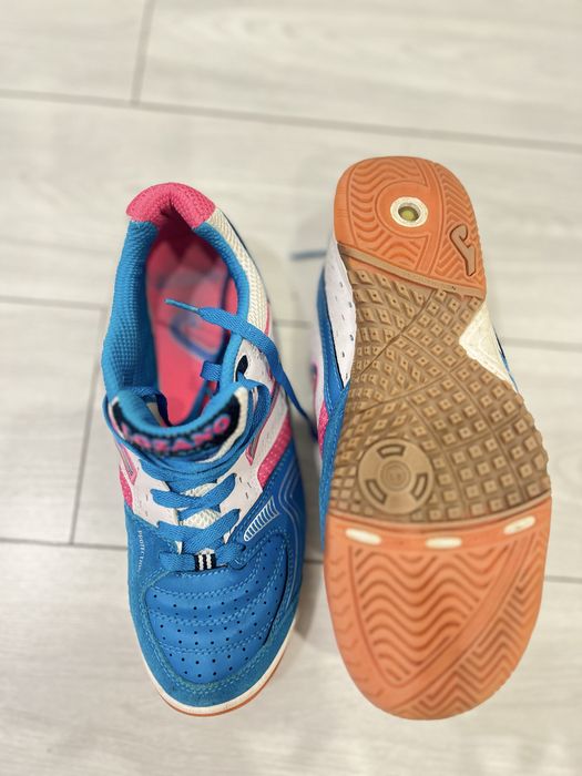 Кроссовки для футзала