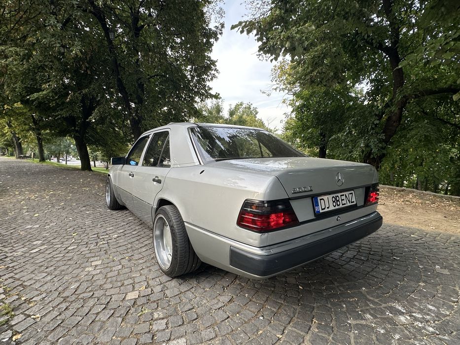 MERCEDES-BENZ E-Class 1990 — imagine 4