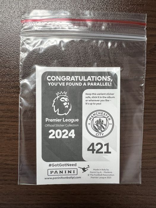 3 уникални паралел стикера Panini плюс 34 броя стикера на Liverpool FC
