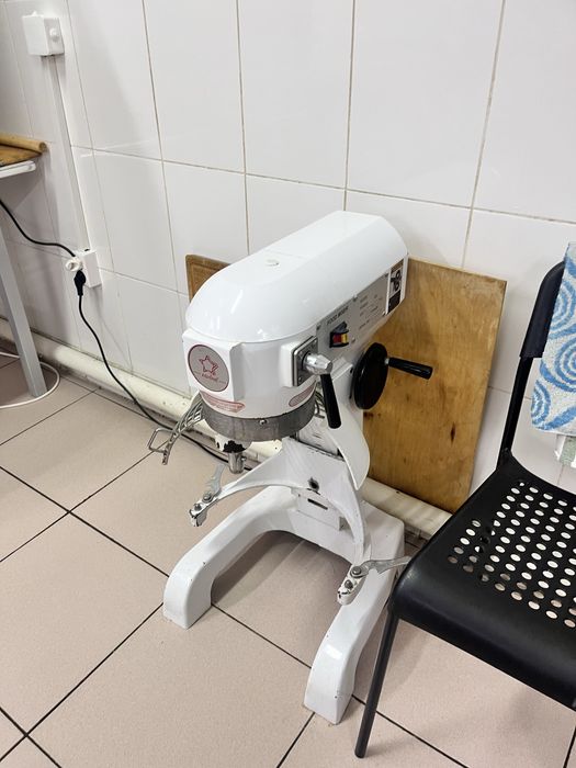 Продам действующую столовую