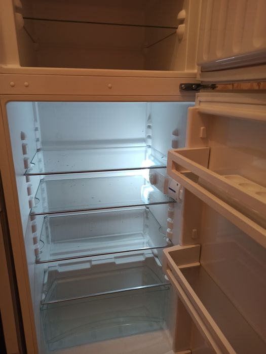 Продавам хладилник Liebherr