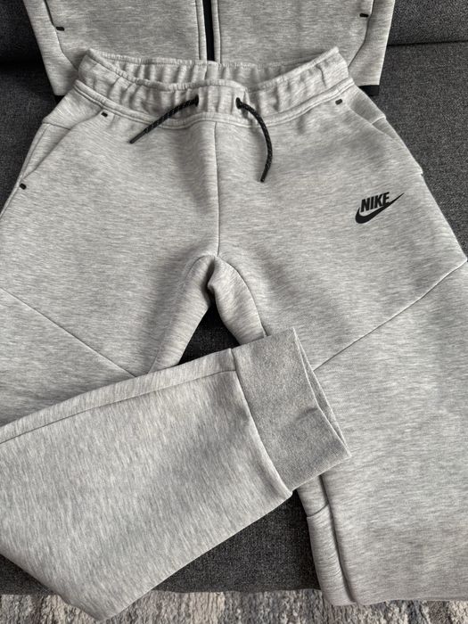 Vand trening Nike( tech) mar.137-147