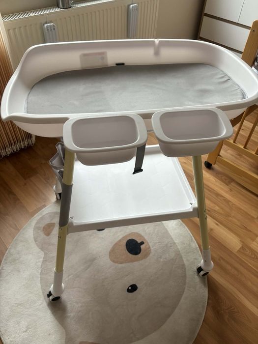 Маса за повиване ,регулируема височина,отлично състояние!