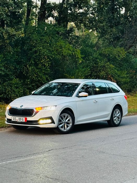 Skoda Octavia bord virtual . Head up display, portbagaj electric, automata