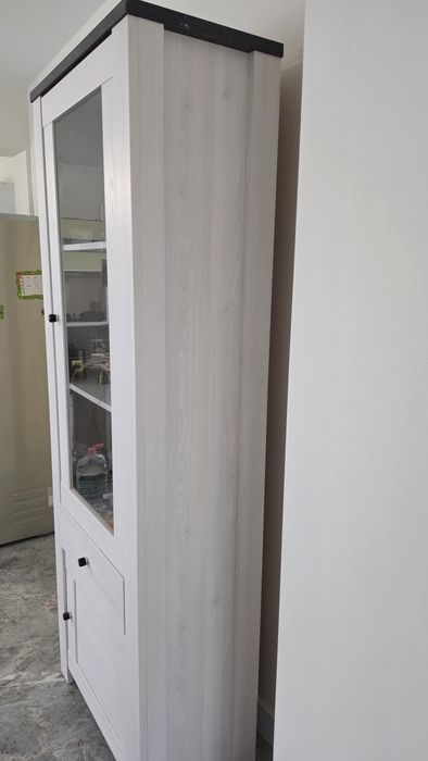 Продавам шкаф с LED