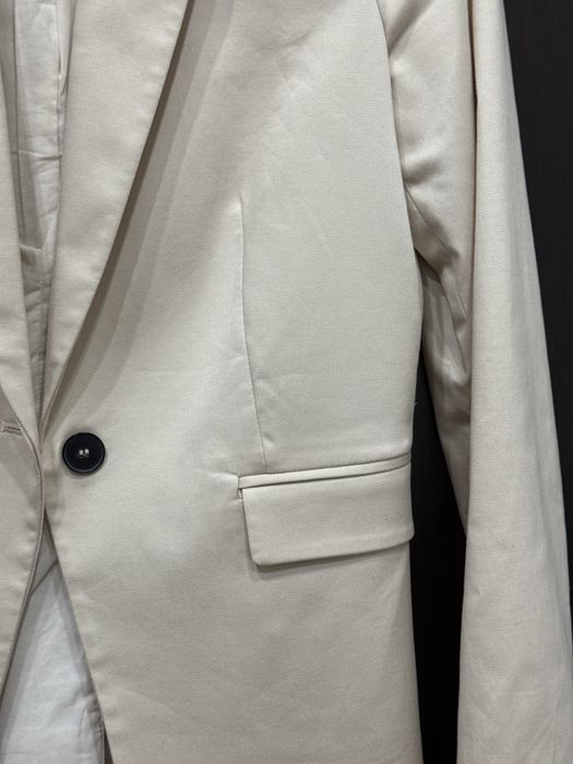 Бежово сако от Mango