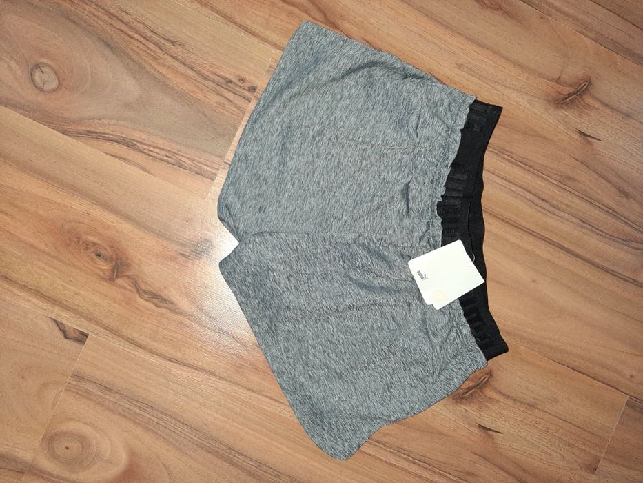 Чисто нови с етикет Puma къси панталонки-164см