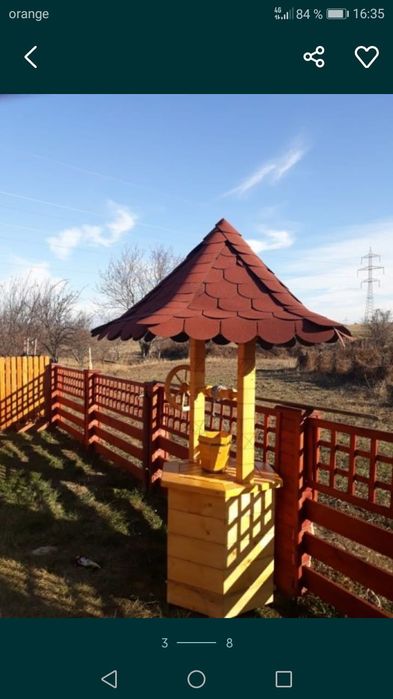 Fântână rustică din lemn