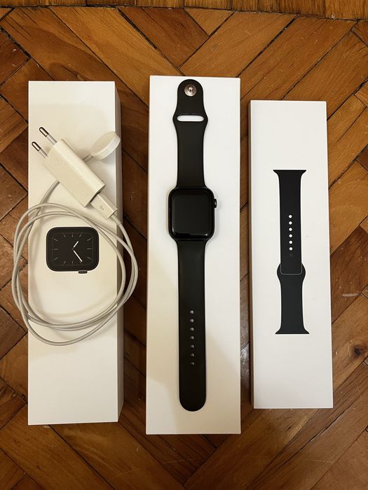 Apple watch series 5, 44mm, space grey