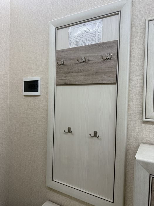 Диван и шкаф для прихожки