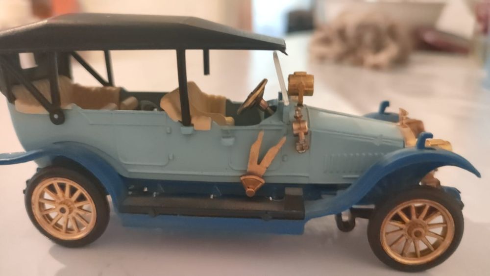 Продам машинку коллекционную