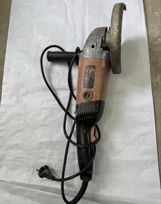 Пневмогайковерт, набор инструментов