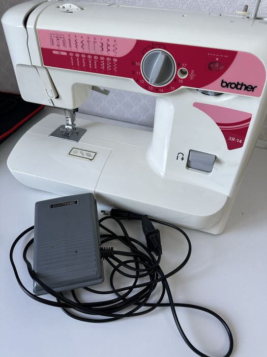 Продам швейную машинку