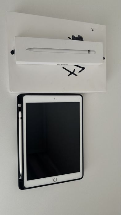IPad 8ого поколение в отличном состоянии!!