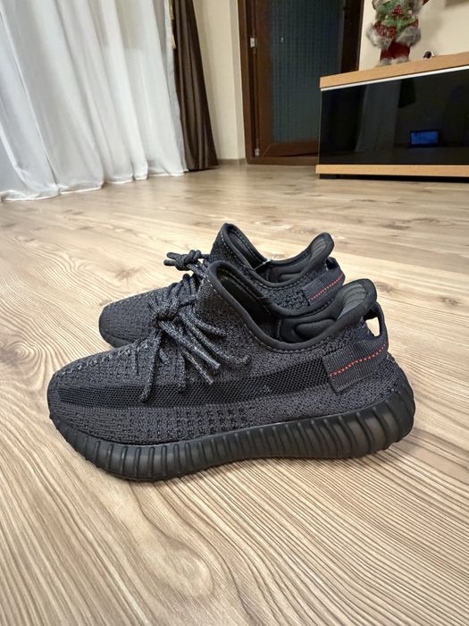 Adidasi Yeezy 350 noi
