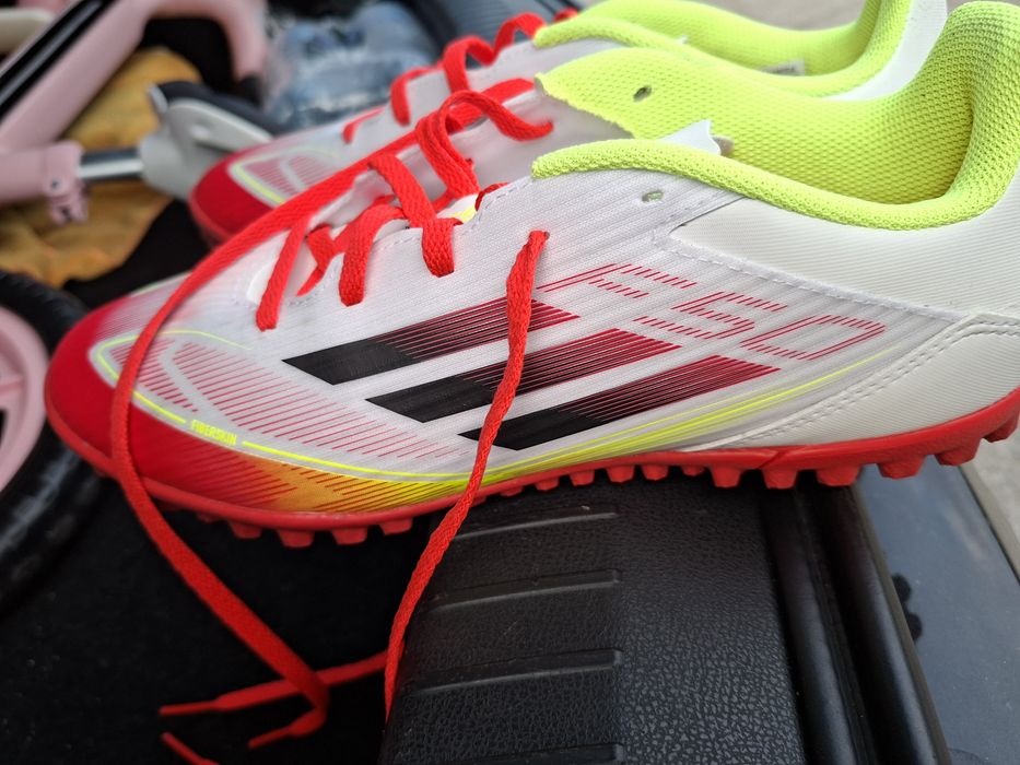 Футболни обувки.