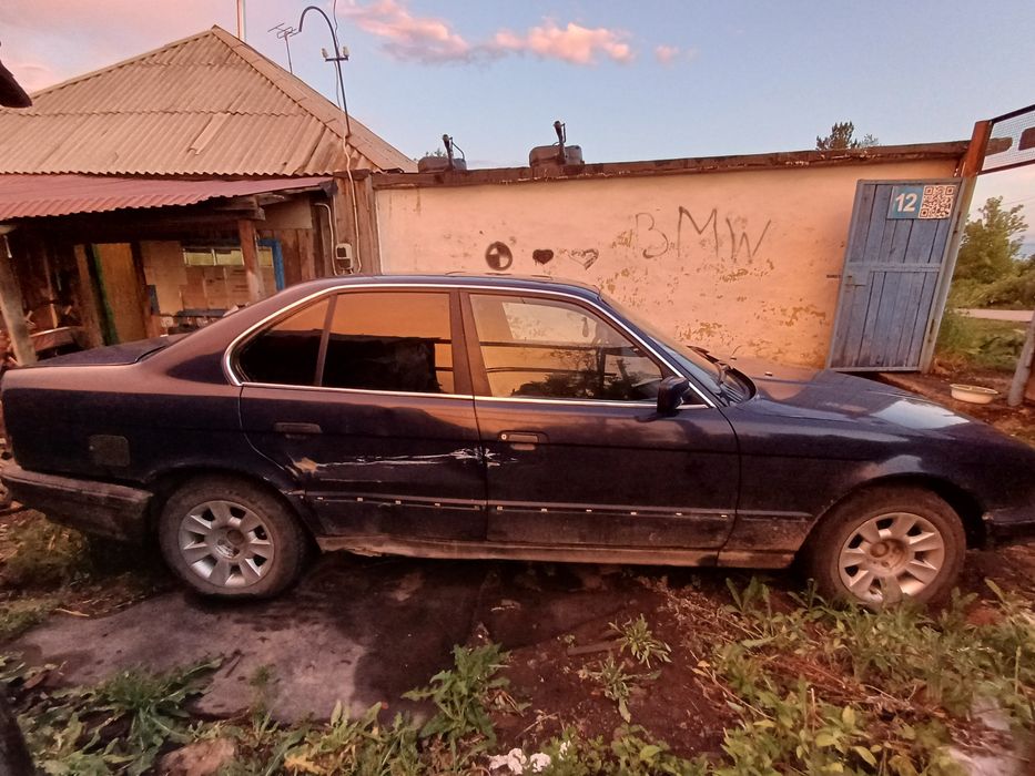 Продам машину БМВ е34