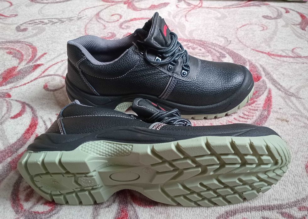 Ботинки спецобувь 42-43р