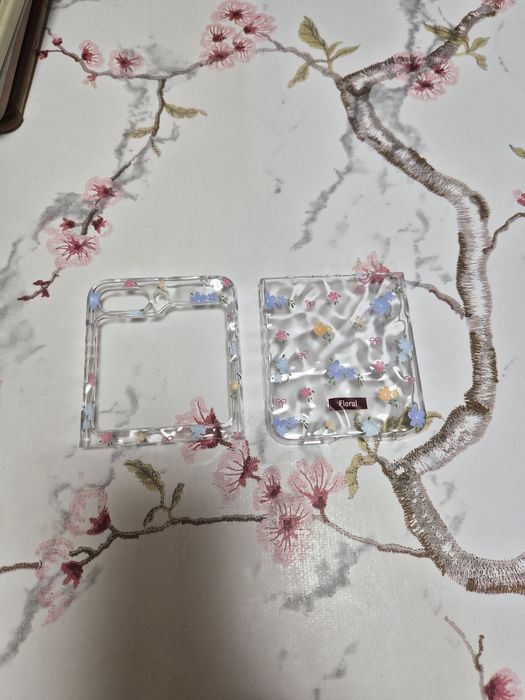 Чехлы на телефоны