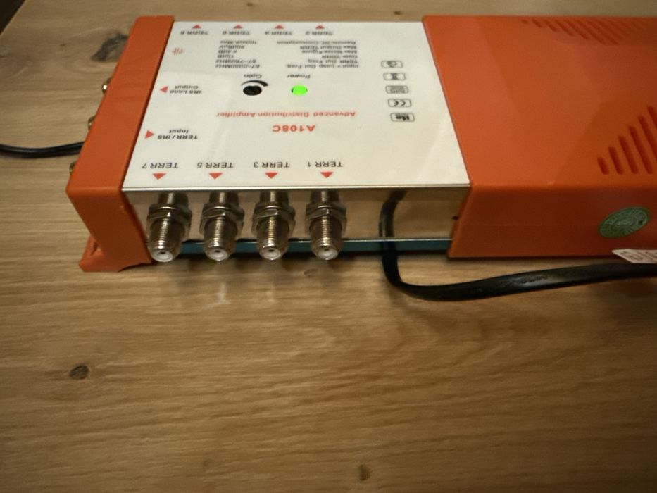 A108C Amplificator distributie TV 1x8 DVB-T/T2 CATV 8 iesiri 87-230MHz 4G LTE Semnal TV terestru