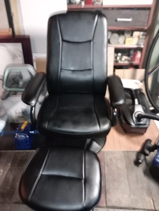 Релакс стол с регулиране и табуретка