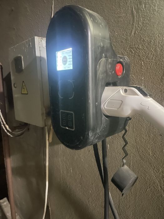 Prodam зарядную станцию