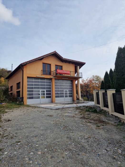 Închiriez garaj / spatiu de depozitare