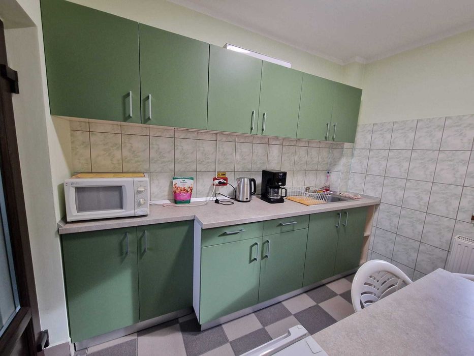 Mobilier bucatarie - model modern + masa