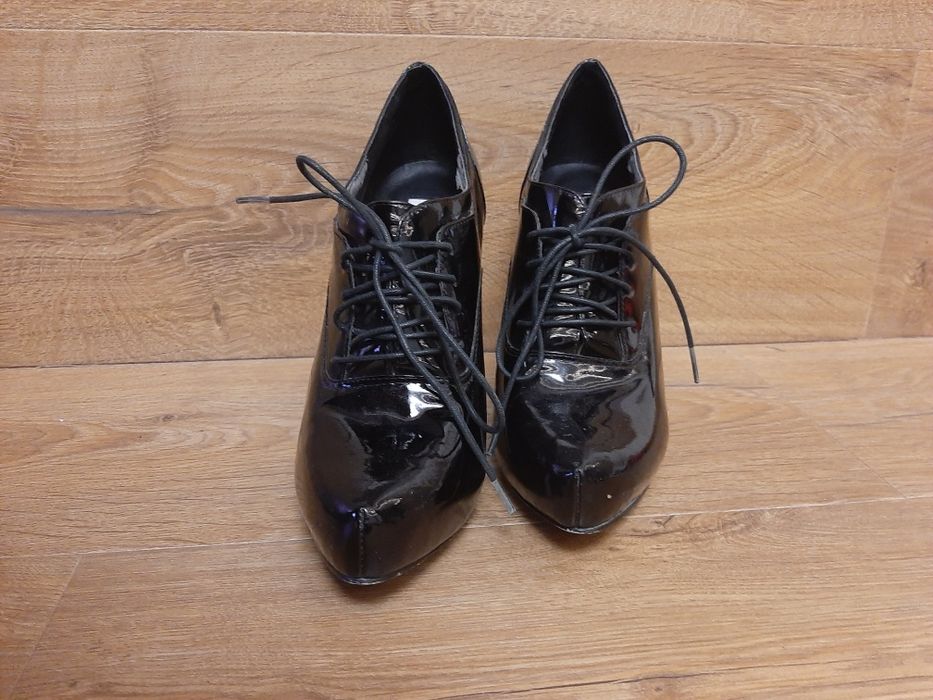 Обувки на ток и боти 37 номер