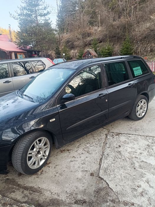 Продавам Фиат Стило и Фиат Седичи 2006г.6скорости всичко платено с летни и зимни гуми