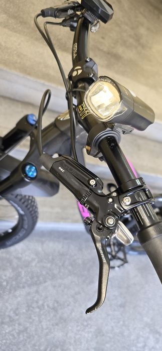 Bicicleta full suspension Trek
