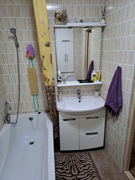 продам 3 к.кв. иманова 34