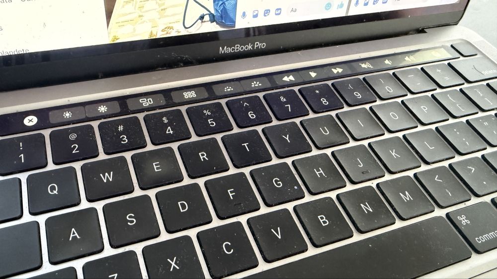 Vand MacBook Pro M2 24gram 1tb ssd