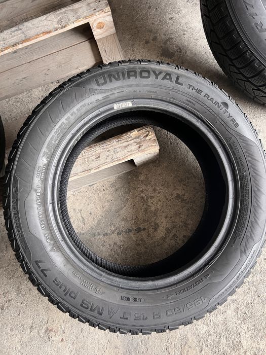 2 anvelope iarna 195/60/15 , uniroyal , 6.7 mm