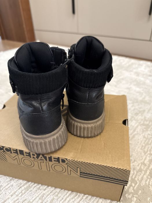 Продаю ботинки демисезонные детские