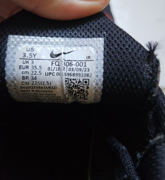 Nike Air Max Plus, известни с разцветката "Spider-Man", която се отличава с черно, синьо и червено. No 35.5.Носени един сезон. Без забележки!