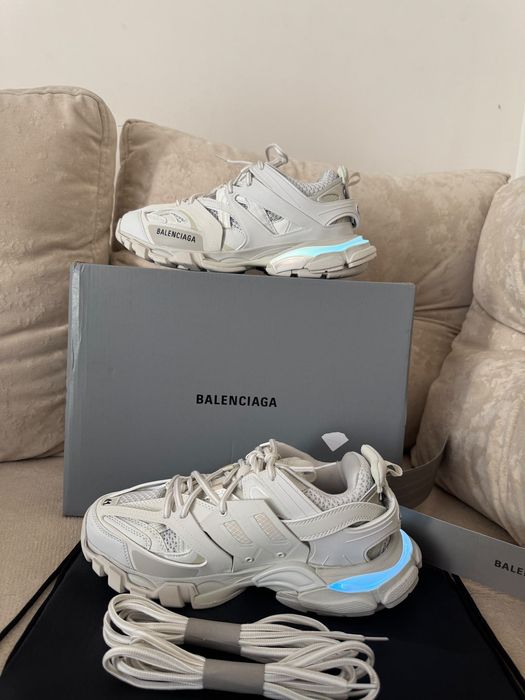 balenciaga track led