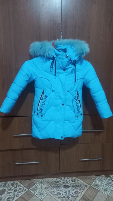 Продам тёплую зимнию курточку на девочку