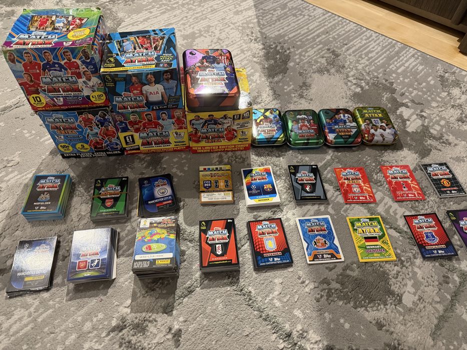 Футболни карти и стикери Panini и Topps различни видове