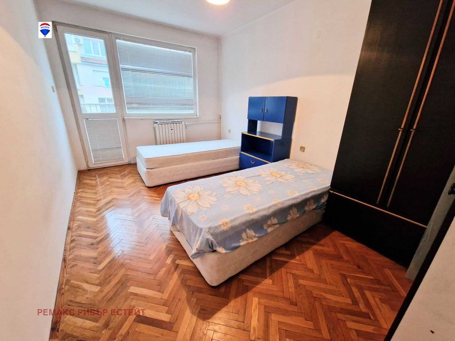 Дава се под наем Тристаен апартамент в Русе, Ялта - 95 кв.м за 408 € - Снимка #7